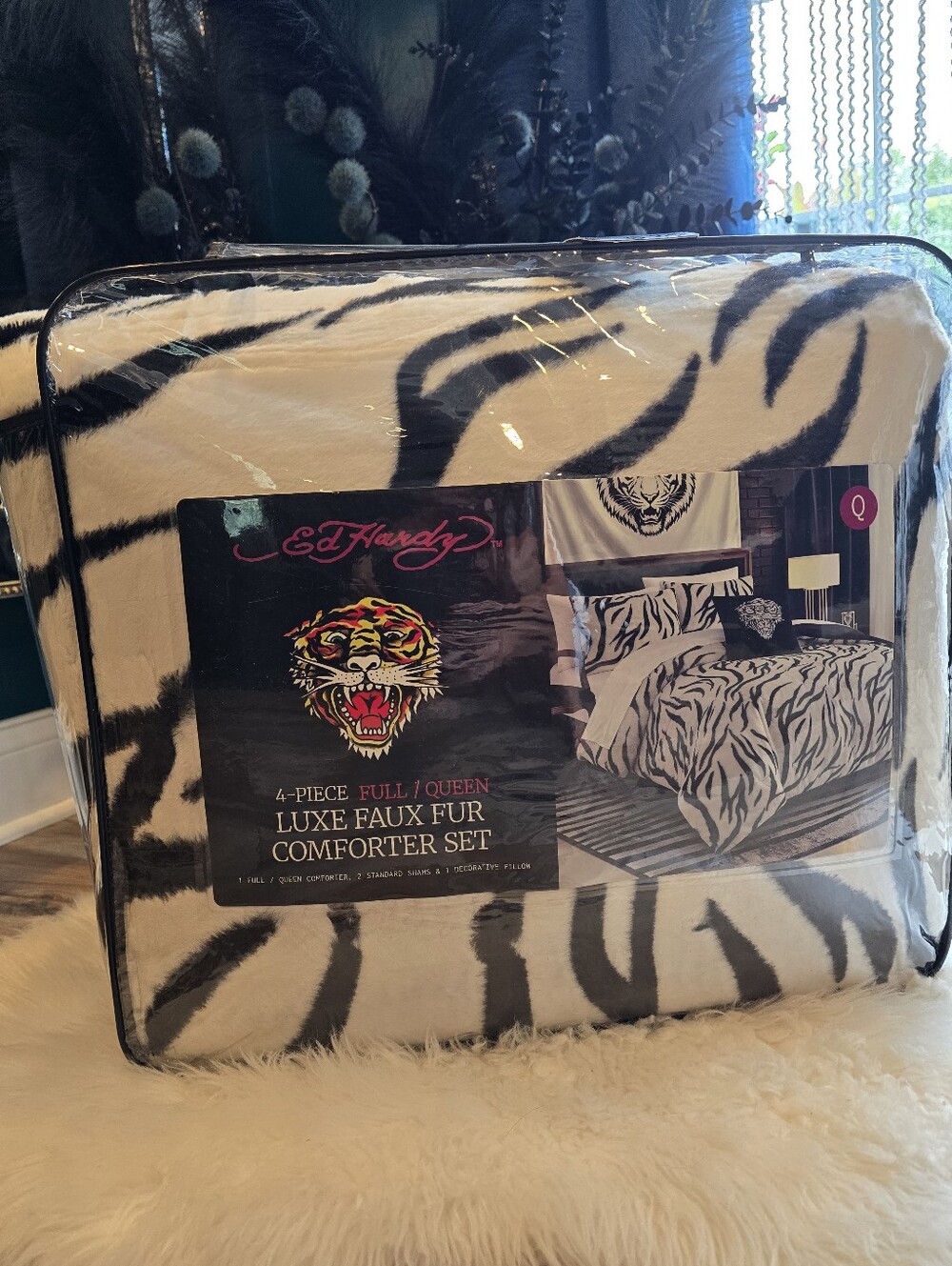 New Ed Hardy 4-Piece Luxe Faux Fur White Tiger Print Comforter Set Full/Queen